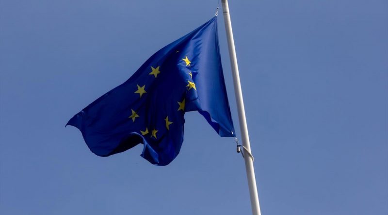 Unión Europea: Centros de deportación fuera de la UE y la soledad de España