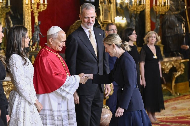 María Guardiola recibe premio en Madrid por su gestión sanitaria en Extremadura