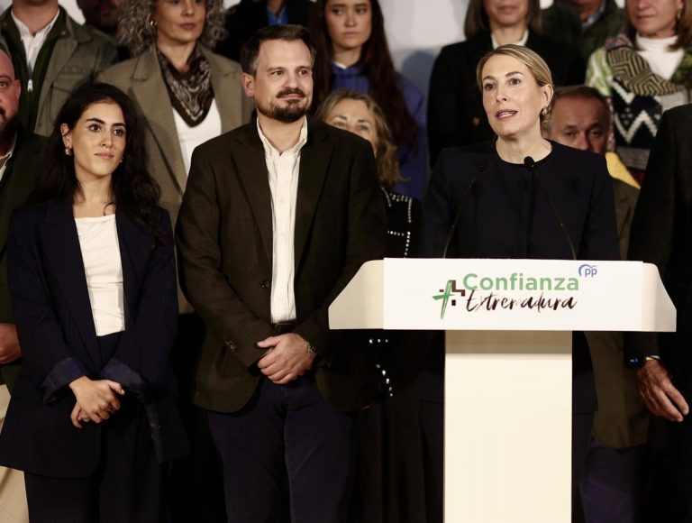 María Jesús Montero renuncia a su escaño en el Congreso para liderar la oposición andaluza