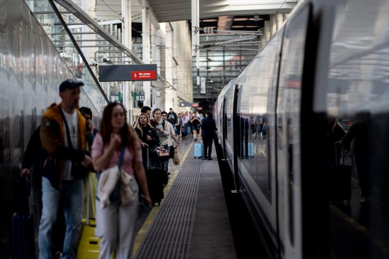 Verano Joven 2026: Descuentos hasta 90% en tren y autobús para jóvenes