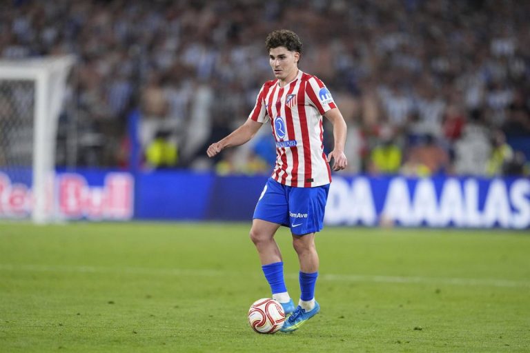 Julián Álvarez: el Atleti rechaza 150M€ del Madrid y el Barça puja con 100M€ a plazos