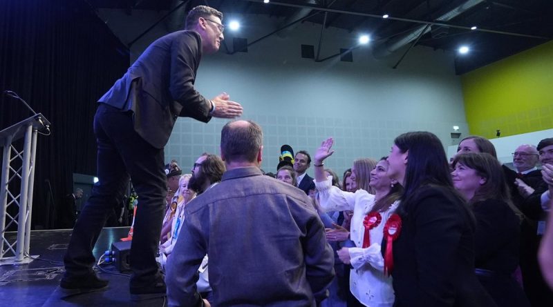 Andy Burnham irrumpe en Westminster y desafía a Keir Starmer