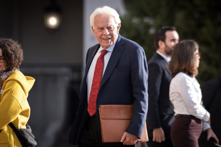 Felipe González acusa a Bildu de blanquear a ETA y exige justicia para las víctimas