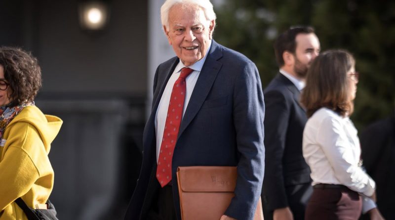 Felipe González acusa a Bildu de blanquear a ETA y exige justicia para las víctimas