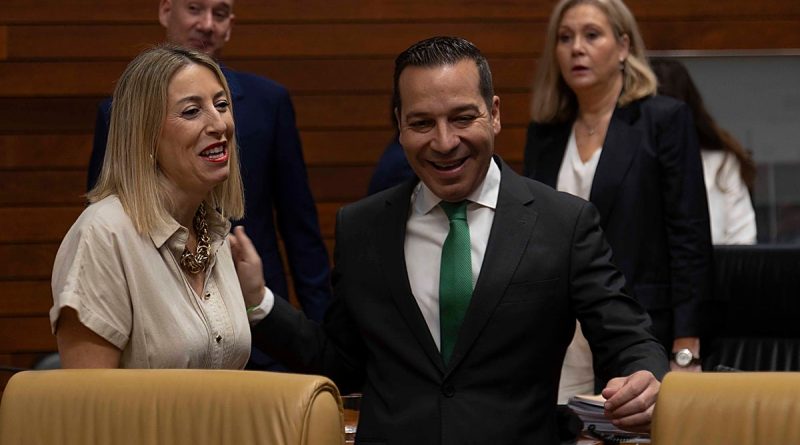 María Guardiola aprueba presupuestos con Vox; PSOE ofrece apoyo condicionado