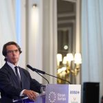 Aznar fulmina a Sánchez: exige "mayoría nacional" para echarle del Gobierno