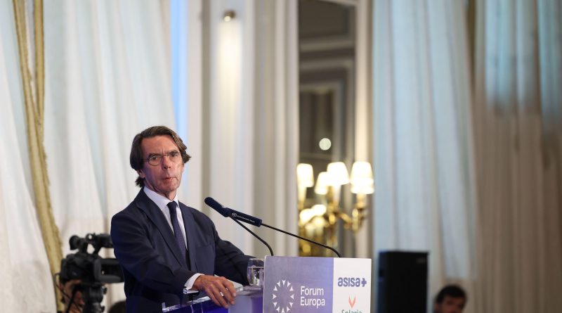 Aznar fulmina a Sánchez: exige "mayoría nacional" para echarle del Gobierno