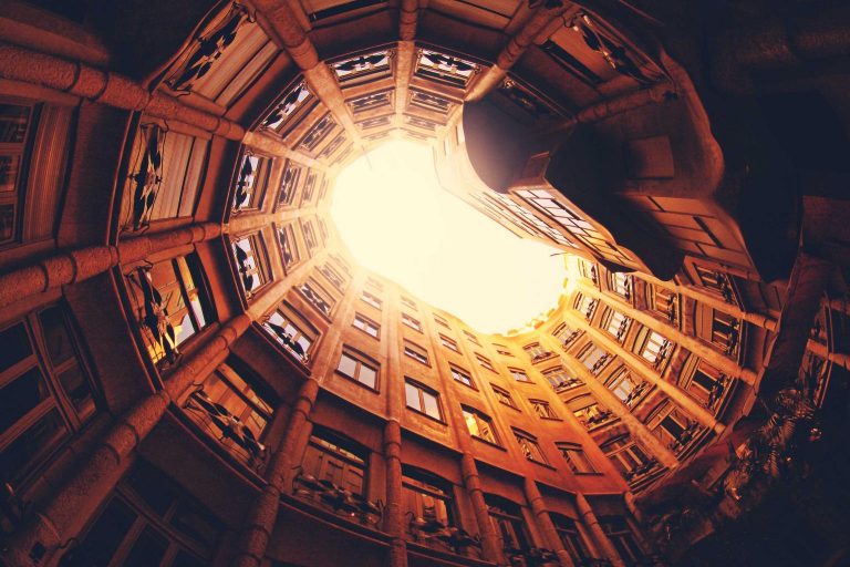 Factura de la luz se dispara: Causas y cómo afecta a tu economía.