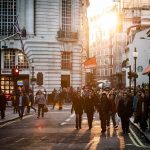 Inteligencia artificial revoluciona el primer empleo en España: ¿adiós a las ofertas junior?