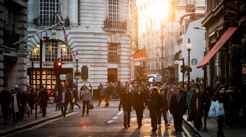 Inteligencia artificial revoluciona el primer empleo en España: ¿adiós a las ofertas junior?