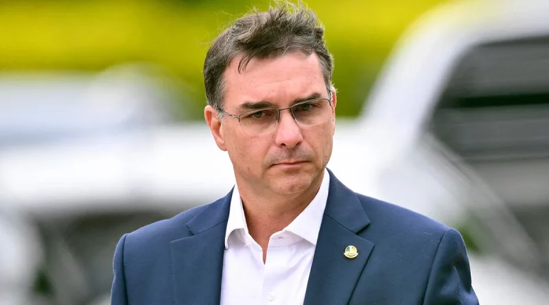 Javier Milei aterriza en Brasil: cumbre clave con la derecha y apoyo a Flavio Bolsonaro