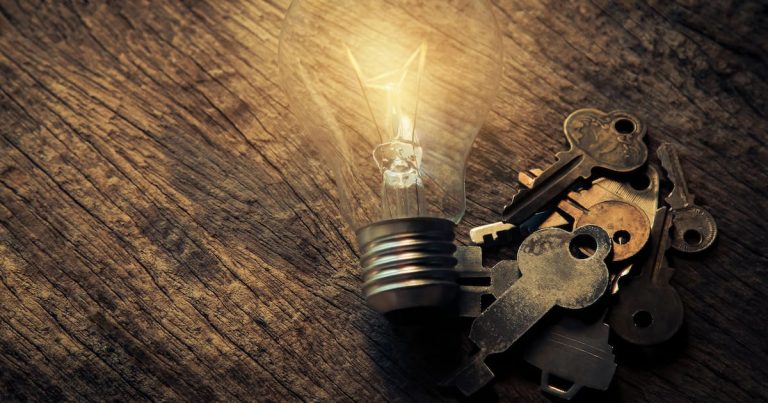Precio luz 4 de julio: Las horas más baratas y caras para ahorrar