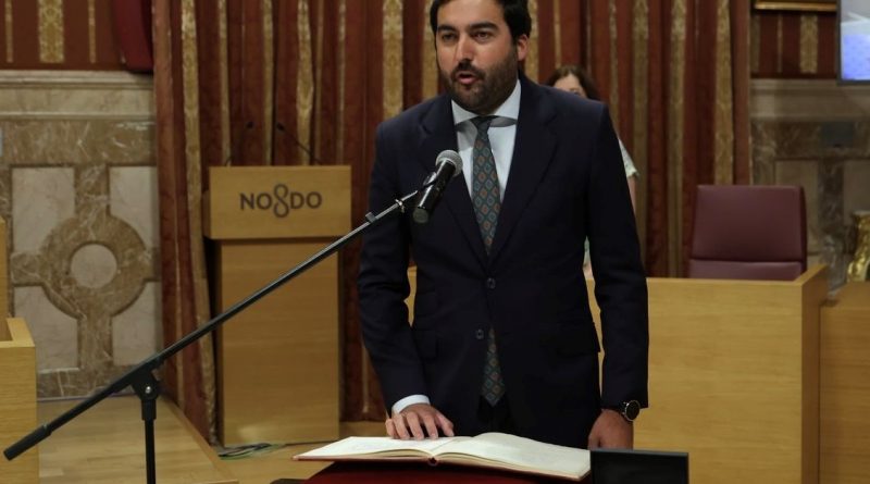 Vox se atrinchera en Sevilla: reparto de poder municipal y el nuevo concejal