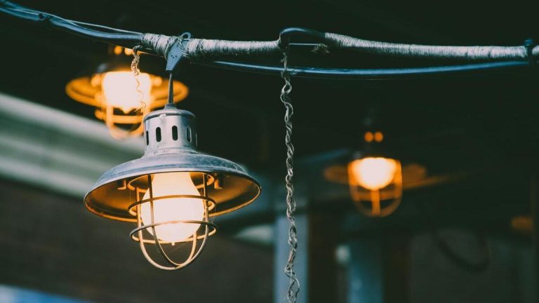 Luz este miércoles: ¿Pagan por consumirla o te arruinas? Precios a 138€
