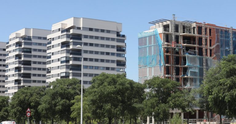 Vivienda: precio sube 9% y compraventas caen 12% en mayo