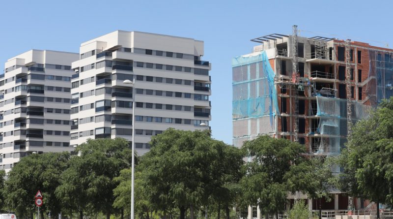 Vivienda: precio sube 9% y compraventas caen 12% en mayo