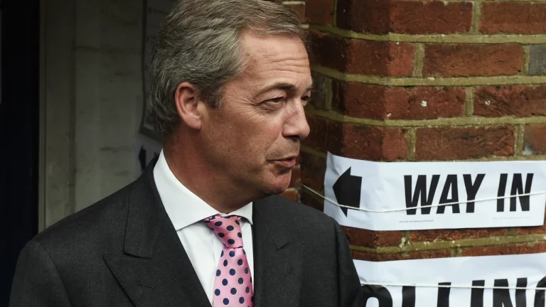 Nigel Farage dimite: Escándalo millonario y investigación parlamentaria sacuden al líder de Reform UK