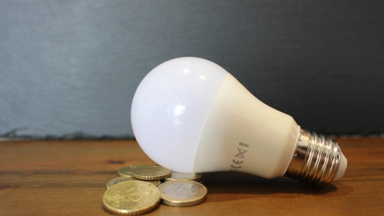 Precio luz 27 julio: ¡Subidón del 41%! Mínimos de 0€ y picos de 232€/MWh