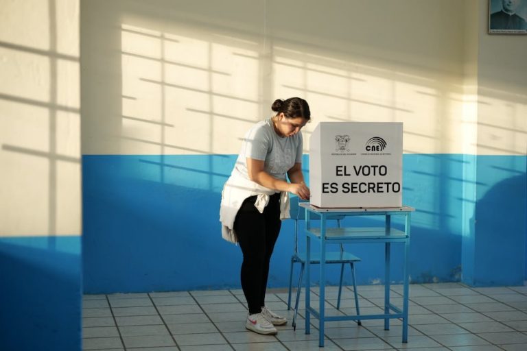 Empleo banca: el sector se hunde un 30% desde 2008 por la IA