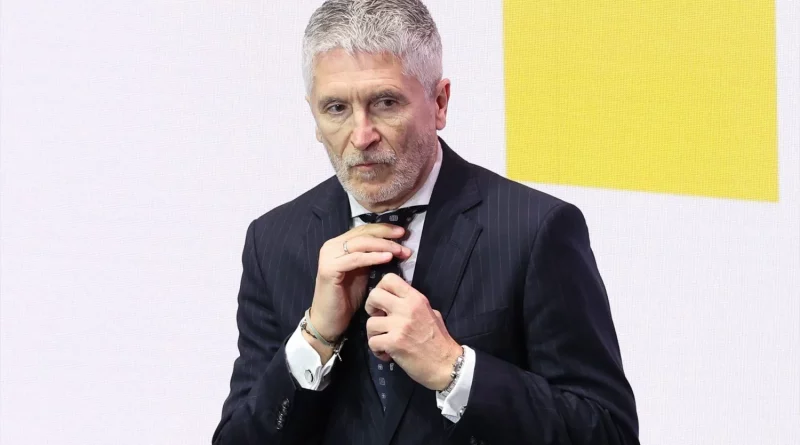 Marlaska niega implicación en la trama corrupta y defiende al Ministerio del Interior