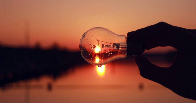 Luz gratis este jueves: ¿Cuándo y cómo aprovechar las horas de coste cero?