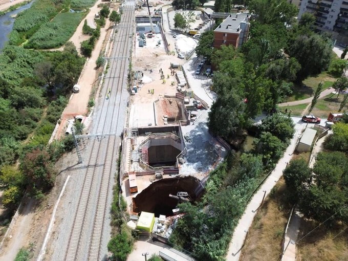 Socavón Montcada: Rodalies paralizadas, caos y desalojos en Barcelona