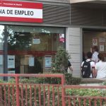 Economía España: El paro cae por debajo del 10% por primera vez desde 2008 | OKDiario