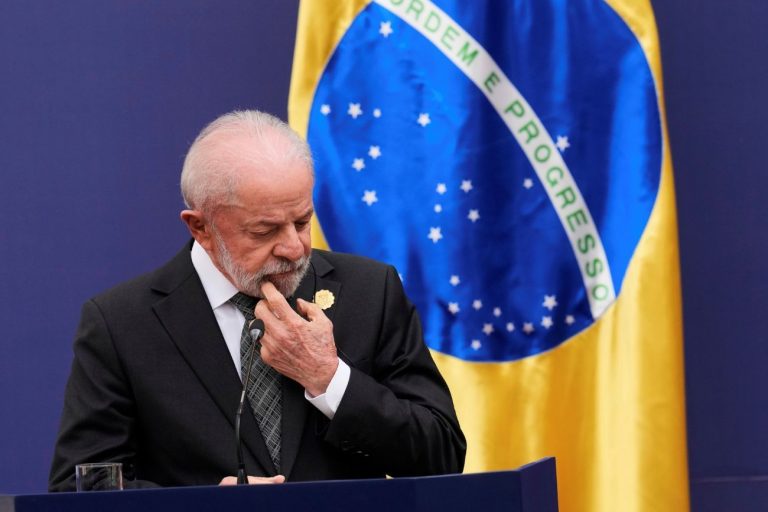 Milei acusa a Luiz Inácio Lula da Silva de financiar campaña anti-Argentina