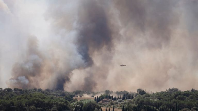 Incendio La Bisbal d'Empordà: Fuego arrasa Les Gavarres, 45.000 confinados