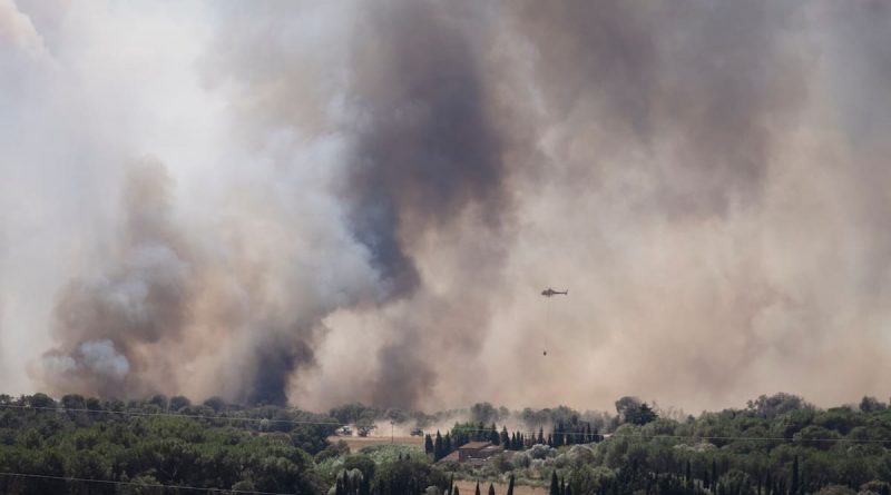 Incendio La Bisbal d'Empordà: Fuego arrasa Les Gavarres, 45.000 confinados