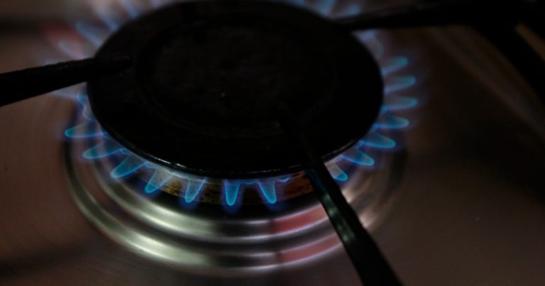 Gas por las nubes y camisetas de España: el consumo en auge y sus claves