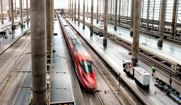 El AVE se hunde: la alta velocidad pierde un 21% de viajeros por averías y desconfianza