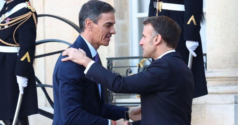 Rajoy 'racista': Francia desata su furia por un artículo y Sánchez guarda silencio en París