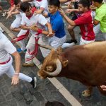 San Fermín 2026: Miura deja 8 heridos y una insólita vuelta al ruedo en el penúltimo encierro