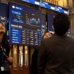 IBEX 35 hoy: el selectivo español sube con fuerza y supera los 19.700 puntos