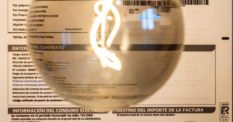 Alerta Luz: El precio se dispara un 223% hoy, 14 de julio de 2026. ¡Infórmate!