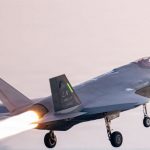 Boeing de LOT aterriza de emergencia en Milán por indisposición del comandante