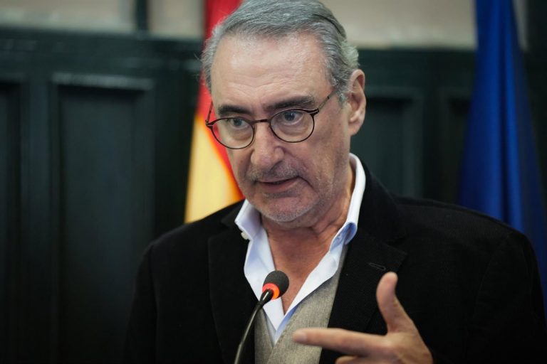Carlos Herrera destapa el "paripé" de Sánchez con los Presupuestos: "No es que nos tome el pelo"