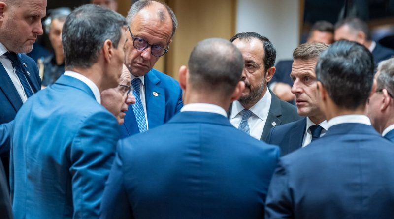 Giro radical en la UE: 19 países exigen "centros de deportación" y chocan con Sánchez