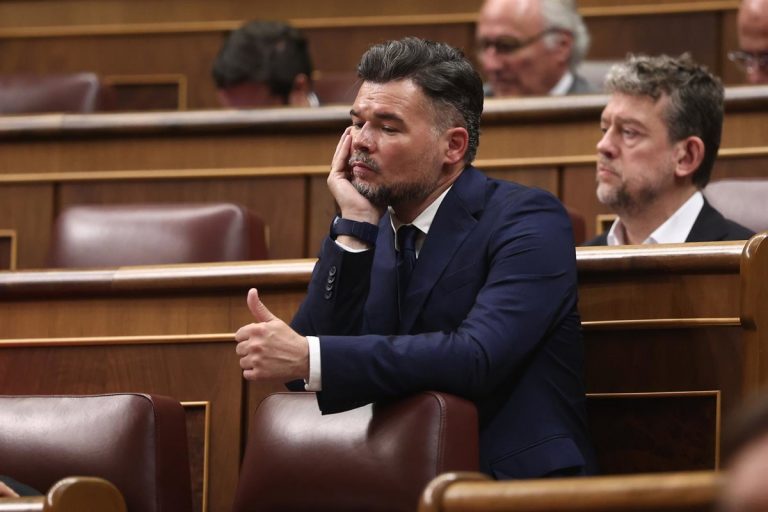 Jesús Cintora vs Feijóo: El presentador defiende RTVE de los ataques del PP