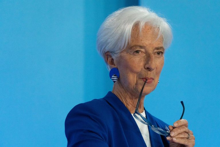 Christine Lagarde alerta de precipicio energético y BCE sube tipos