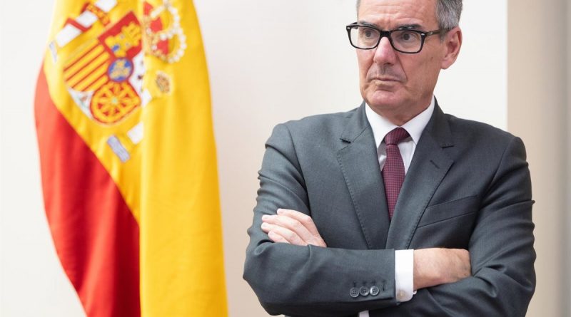 CNMV advierte sobre riesgos de comisiones y IA en inversiones