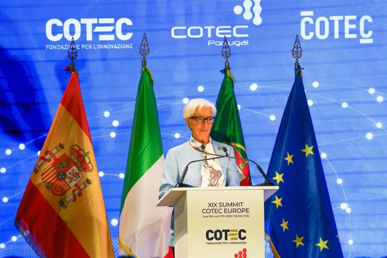 Francia: FMI y OCDE alertan sobre deuda 'grave'