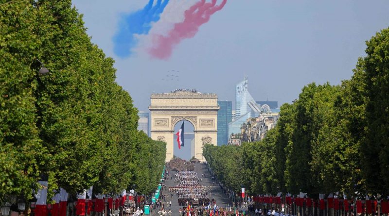 Macron exhibe músculo militar en el 14 de julio francés: foco en Ucrania y Europa