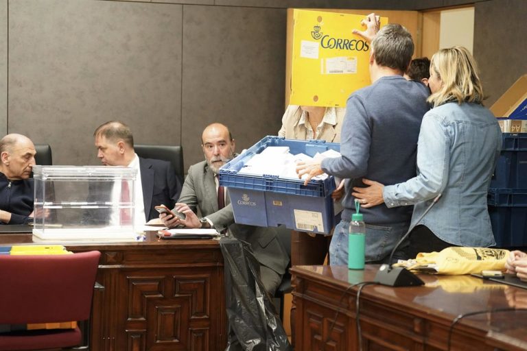 Voto por correo: la JEC pide informe clave al Censo por la 'ley de nietos'