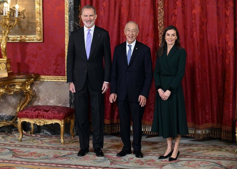 Felipe VI otorga el Toisón de Oro a Rebelo de Sousa: máxima distinción