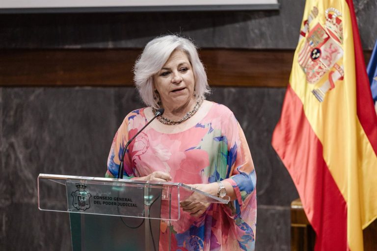 Elena Valenciano critica la entrevista de Zapatero: "Estaba maniatado y no aportó pruebas"