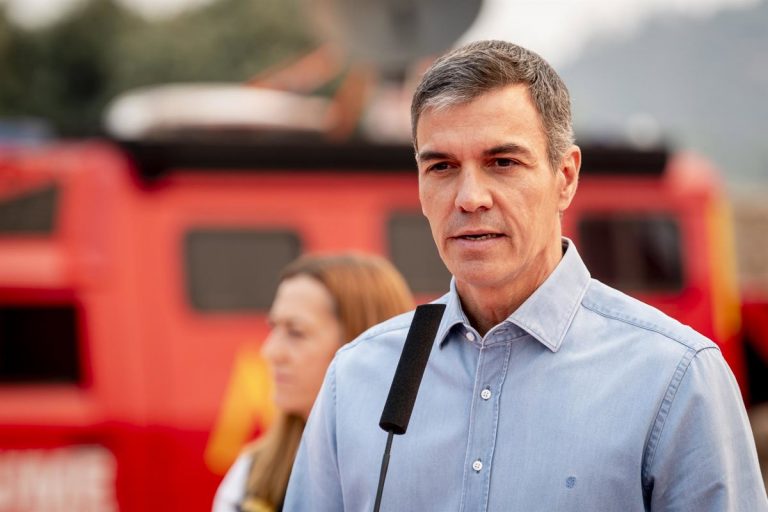 Pedro Sánchez homenajea a Manuel Escudero en Ferraz: su legado impulsa la transformación del socialismo