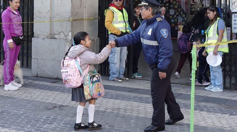 Educación: ellas lideran en notas, ¿el sistema las valora? | OKDiario