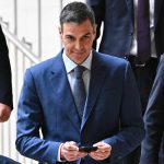 Trump amenaza a España con cortar el comercio: Sánchez responde